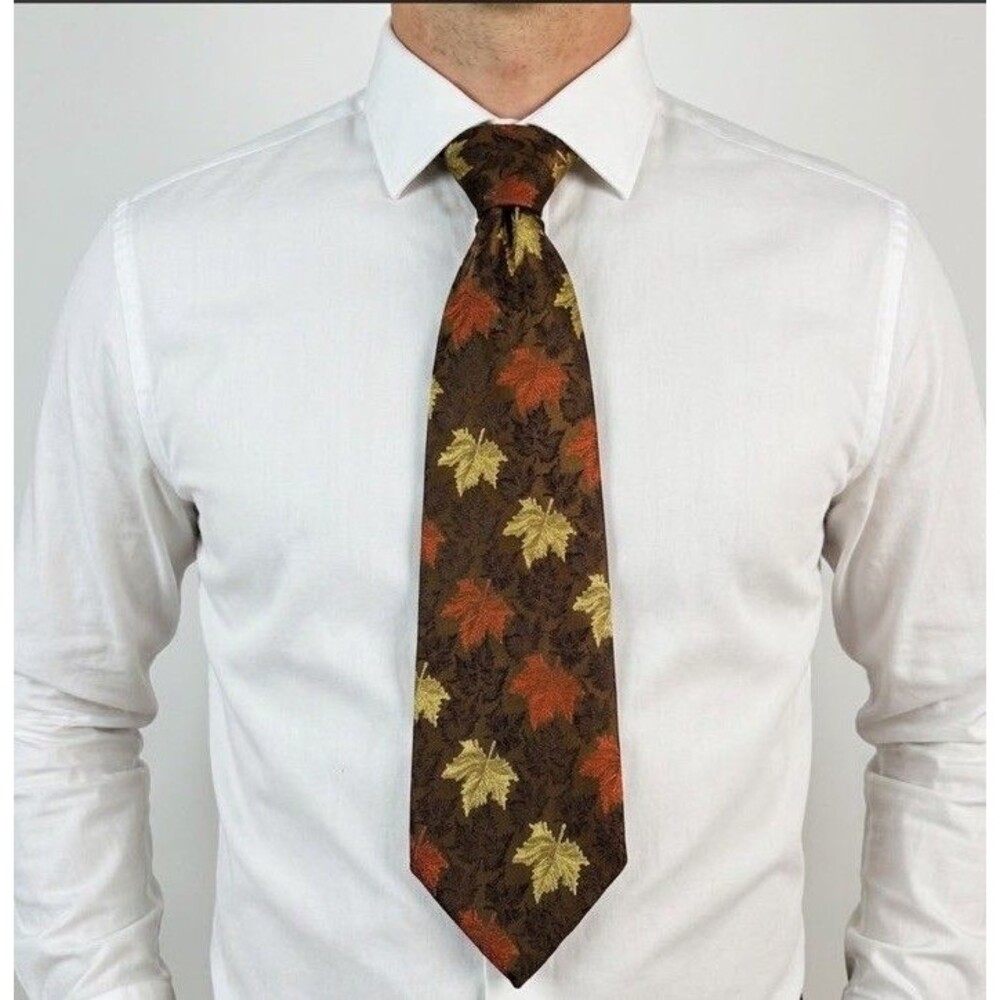 Trevira Italy Men’s Brown Orange Gold Vintage Maple Leaf Print Tie